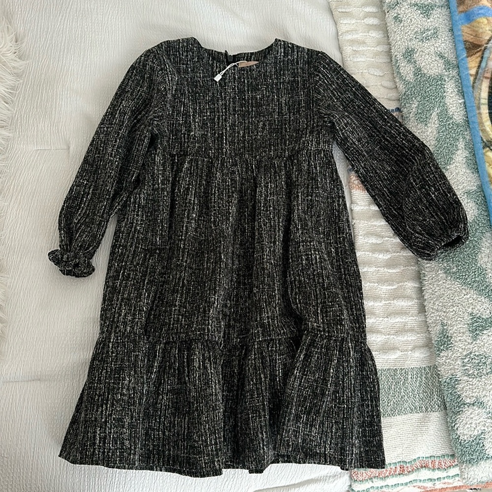 Girls dress size 5 never worn